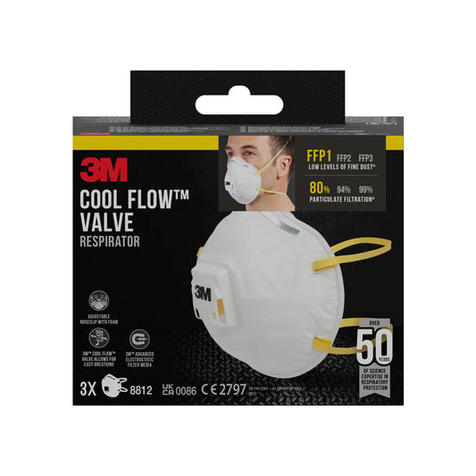 Ein 3er-Pack der 3M™ Cool Flow™ Partikelmaske 8812, FFP1, mit Ventil von 3M Deutschland GmbH. Die Verpackung zeigt einen Mann, der die Maske trägt, und hebt die Mindestfiltration von 80 % und den FFP1-Schutz für bis zu 50 Anwendungen hervor.