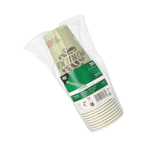 Eine in Kunststoff verpackte 20er-Packung PAPSTAR Trinkbecher Pappe grün "Pure Joy" (Ø 8 cm, 11,7 cm hoch) der PAPSTAR GmbH, zusammengestapelt mit einem grün-weißen Etikett mit Produktinfos, Recyclingsymbolen und einem Barcode.