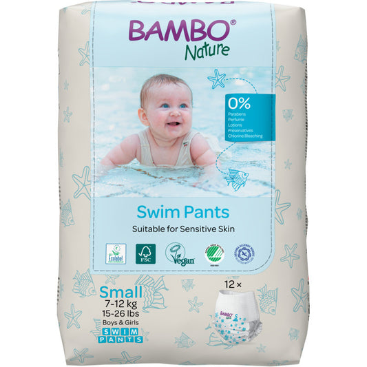 Die Bambo Nature Schwimmwindeln, Gr. S (7-12 kg) von Abena Re-Seller GmbH kommen in einer Packung mit 12 Paar, sind für empfindliche Haut geeignet und weisen verschiedene Zertifizierungen auf der Verpackung auf.