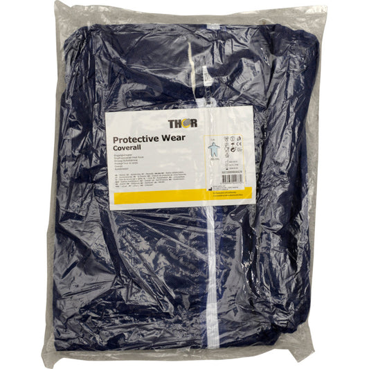 Ein blauer Thor Einwegoverall der Abena Re-Seller GmbH ist gefaltet und in Klarsichtfolie eingeschweißt, mit einem Etikett mit Produktinfos und Abbildungen.