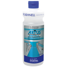 Weiße 500-ml-Kunststoffflasche mit blauem Verschluss von Dr. Schnell ARTUS METALL PROTECT, einem gebrauchsfertigen Oberflächen-Metallschutzmittel für die Gebäudereinigung der DR.SCHNELL GmbH & Co. KGaA; das Etikett zeigt eine illustrierte Küche mit glänzenden Metalloberflächen.