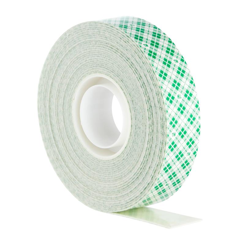 Scotch-FIX™ kaksipuolinen sisäkiinnitysteippi 3M Deutschland GmbH:ltä, jossa on valkoinen ydin ja vihreä ruutukuvio, kuvattuna pystyssä, pieni osa teipistä näkyvillä.