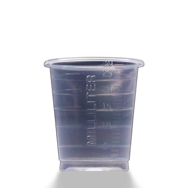 MED COMFORT ECO kertakäyttöinen lääkemuki 30 ml, asteikolla AMPri Handelsgesellschaft mbH, jossa on 5-30 mL millilitramerkinnät, seisoo yksinkertaisella vaalealla pinnalla.