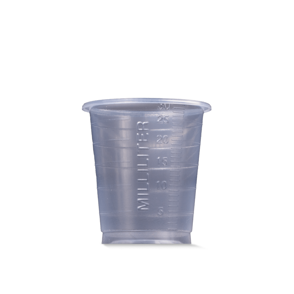 MED COMFORT BASIC kertakäyttöinen lääketieteellinen muki AMPri Handelsgesellschaft mbH:ltä on kirkas 30 ml mittamuki, joka on kuvattu pystyasennossa ja tyhjänä valkoisella taustalla selvästi näkyvällä millilitra-merkinnällä - ihanteellinen lääketieteelliseen käyttöön.