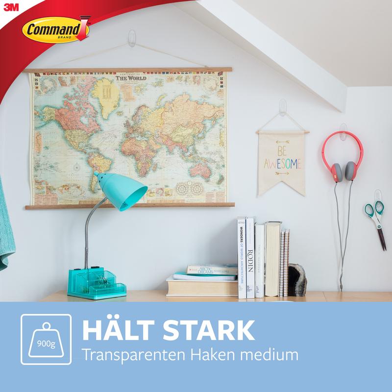 Valoisassa huoneessa roikkuu maailmankartta, "Be Awesome"-kyltti ja kuulokkeet 3M Deutschland GmbH Command™ Koukku M, keskikokoinen, läpinäkyvä (17091CLR), työpöydän yläpuolella, jossa on sininen lamppu ja kirjoja. Saksankielinen teksti: "Pitää vahvasti. Jäämätön. Läpinäkyvä keskikokoinen koukku."