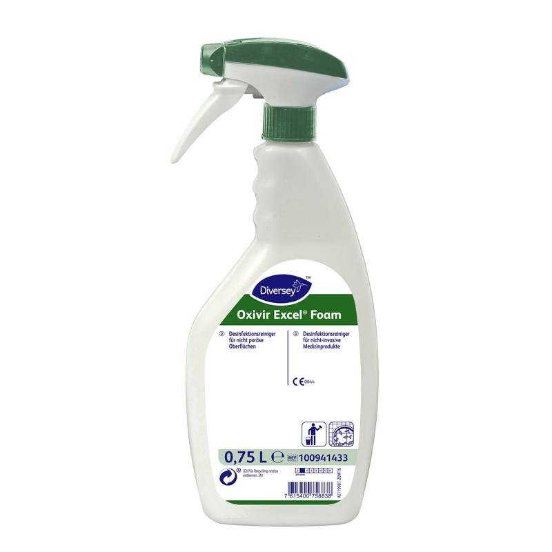 750 ml Oxivir Excel™ Foam -desinfiointiaine AHP:llä, käyttövalmis, Diversey Deutschland GmbH & Co. OHG:lta, seisoo vaahtoruiskuttimen ja vihreä-valkoisen suihkupään kanssa valkoista taustaa vasten.