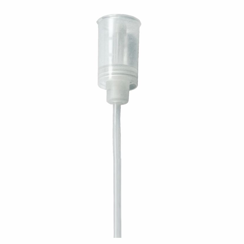 Arcora-annostelukorkki 10 tai 20 ml 1 litran pullolle Arcora International GmbH:lta on läpinäkyvä muovinen annostelukorkki, jossa on pitkä putki, ihanteellinen tarkkaan mittaamiseen. Se toimitetaan yksittäispakkauksessa ja on valokuvattu valkoisella taustalla.