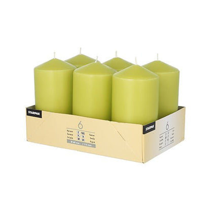 Beige pahvilokero sisältää kuusi Starpak 6 pöytäkynttilää (Ø 60 mm, 115 mm) vaaleanvihreänä, jokaisessa tasainen yläosa ja keskitetty sydänlanka. Vankka Starpak-lokero on varustettu mustavalkoisilla sivuetiketeillä ja takaa pitkäkestoisen palamisen.
