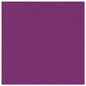Die PAPSTAR GmbH 50 Servietten "ROYAL Collection" 1/4-Falz, 40 x 40 cm in lila sind einfarbig violette, rechteckige Servietten, die sich vor einem weißen Hintergrund präsentieren.