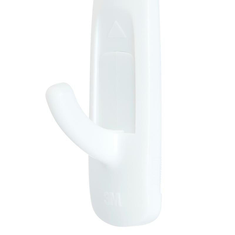 Lähikuva 3M Deutschland GmbH:n Keskikokoisesta Command™ monikäyttökoukusta M edullispakkauksessa, 17001-2 - valkoinen muovikoukku kaarevalla koukulla ja 3M-logo vahingoittamattomaan kiinnitykseen.