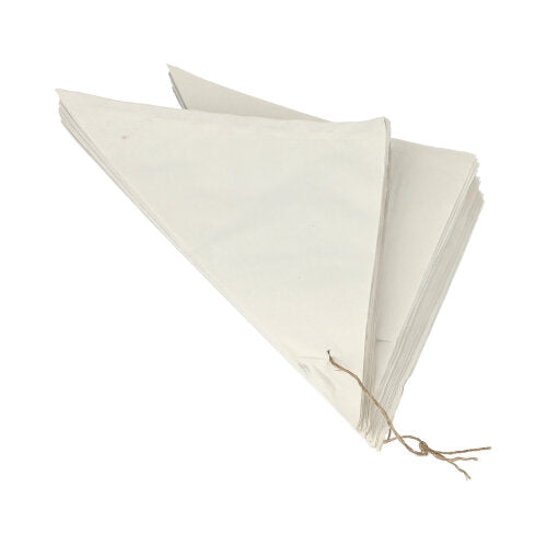 PAPSTAR GmbH:n 1000 kartion muotoista selluloosasta, langoitettu pino, löyhästi sidottu ruskealla narulla valkoisella taustalla - ympäristöystävällinen muotoilu.