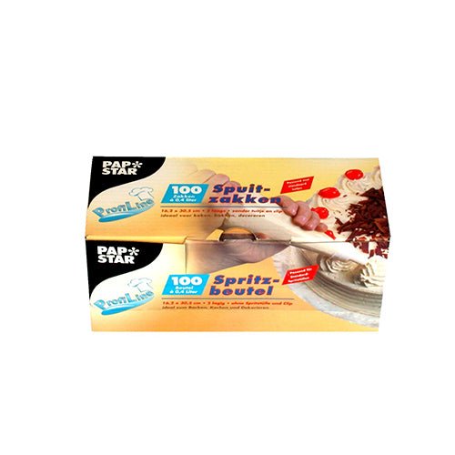 Yksi laatikko PAPSTAR Läpinäkyvä pursotinpussi (30,5 x 16,2 cm), taitettava laatikko, jossa 100 kappaletta, valmistaja PAPSTAR GmbH:n erinomaiset leivontatarvikkeet luoviin kakkujen koristeluun. Keltaisessa pakkauksessa on kuva kädestä, joka käyttää pursotinpussia kakkujen koristeluun.