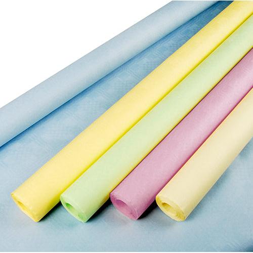 Neljä pastelliväristä PAPSTAR paperipöytäliinarullaa (keltainen, vihreä, vaaleanpunainen, kerma) esitellään sinisen, avattuna olevan arkin vieressä. Jokainen rulla: 8 m x 1 m. Täydellinen PAPSTAR GmbH:n tyylikkäisiin pöytäkoristeisiin.
