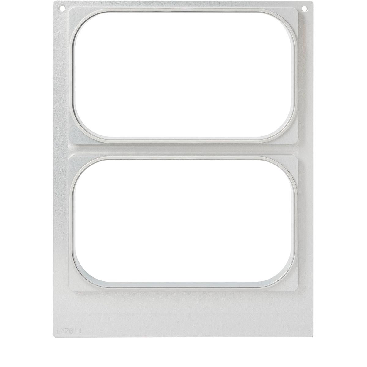 Duni GmbH -kasetti DF15/25 PP 1/4 GN -kulhoille (265x161 mm, 2-paikkainen) on metallilevy, jossa on kaksi keskellä sijaitsevaa, pyöristettyä suorakulmaista aukkoa ja pienet kulmareiät kiinnitystä varten - ihanteellinen elintarvikkeiden säilytykseen ravintola-alalla. Pakkaus: 1 kappale.