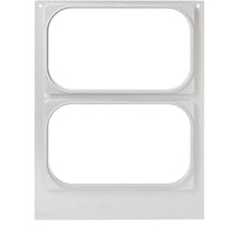 Die Duni GmbH Kassette DF15/25 für PP 1/4 GN Schalen (265x161 mm, 2-nutzig) ist eine Metallplatte mit zwei zentralen, abgerundeten rechteckigen Ausschnitten und kleinen Ecklöchern zur Befestigung - ideal für die Lebensmittelaufbewahrung in der Gastronomie. Packung: 1 Stück.