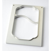 Suorakulmainen DF10/20-kasetti PP-kulhoille, 700/400 ml, 2-osainen Duni GmbH:ltä, jossa on kaksi epäsäännöllisen muotoista aukkoa ja ohut metallisilta, sijaitsee valkoisella pinnalla.