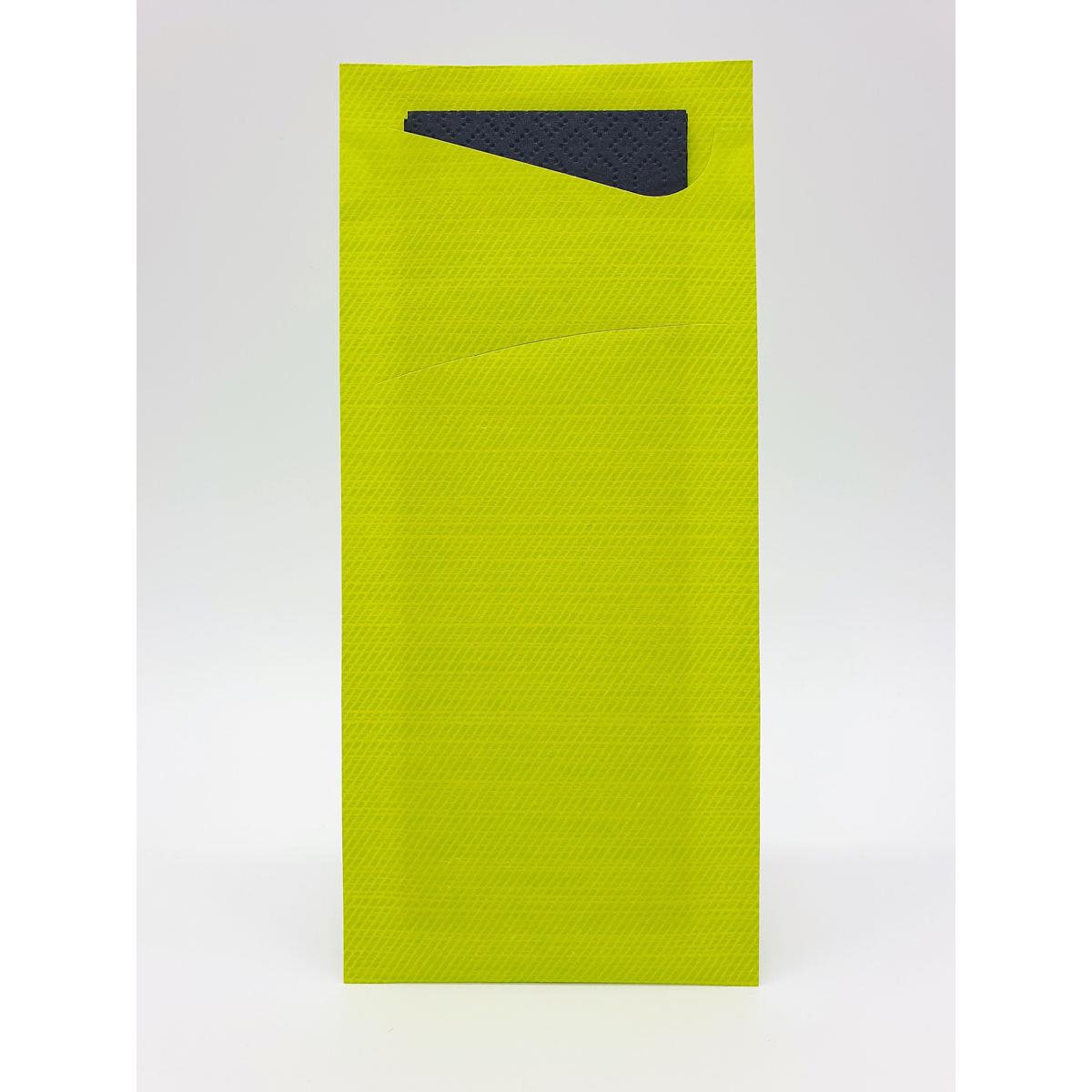 Ein rechteckiges gelbes Sacchetto Zelltuch 190 x 85 mm der Duni GmbH steht aufrecht vor einem weißen Hintergrund, seine schwarze dreieckige Klappe ist teilweise über den oberen Rand gefaltet.