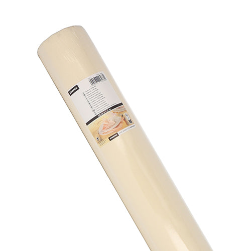 Lähikuva Starpak-pöytäliinasta, kangasmainen, Airlaid 20 m x 1,2 m läpinäkyvässä pakkauksessa, jossa on viivakoodi ja tuotetiketti, korostaa sen kangasmaista ulkonäköä.