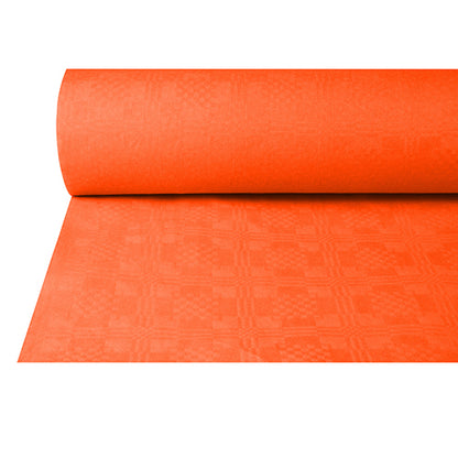 Osittain avattu PAPSTAR damastipainettu paperipöytäliina (50 m x 1 m, PAPSTAR GmbH) kirkkaan oranssina, hillityllä neliö- ja viivakuviolla, täydellinen juhlatilaisuuksiin. Kuvattu yksinkertaisella valkoisella taustalla.
