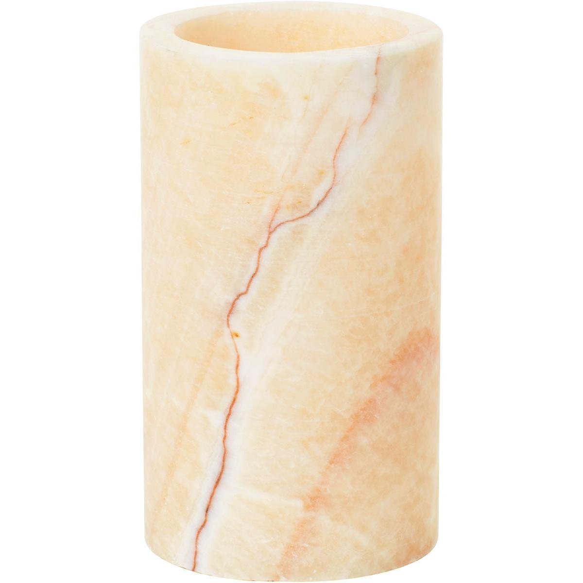 Duni GmbH:n kynttilänjalka mineraalionyksistä (125x70 mm) ihastuttaa elegantilla muotoilullaan vaaleanbeigessä värissä, jossa on luonnollinen juovitus ja avoin yläosa, joka näkyy yksinkertaisen valkoisen taustan edessä. Pakkaus: 1 kappale.