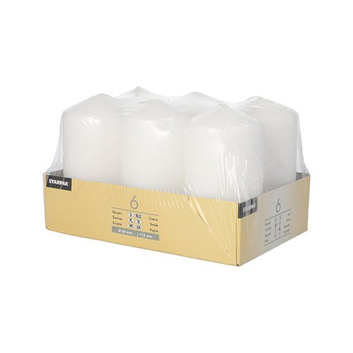 Starpak 6 pöytäkynttilän Ø 60 mm · 115 mm setti sisältää valkoisia kynttilöitä korkealaatuisesta vahasta, pitkäkestoisella palamisella, pakattuna kirkkaaseen kalvoon ja kelta-beigeen pahvilokeroon, jossa on tuoteinfoa edessä.