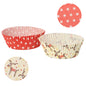 PAPSTAR GmbH 60 Backförmchen Ø 5 cm · 2,5 cm: Inklusive Cupcake-Förmchen in Rot mit weißen Sternen und Creme mit rot gesäumtem Rentier. Die flachen Motive zeigen beide festlichen Muster – ideal zum Backen von Cupcakes oder Muffins.