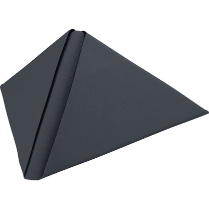 Duni GmbH:n Dunilin-lautasliina 40 x 40 cm 1/4 taitto on tummanharmaa, kolmionmuotoinen ja siinä on rakenteellinen pinta; se näyttää taitettuna ja saattaa soveltua pitämään tablettia, kirjaa tai laitetta pystyssä ja kädet vapaana.