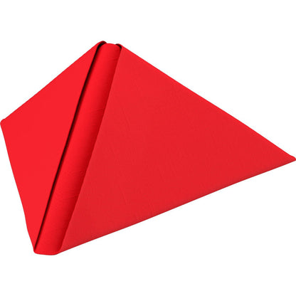 Punainen Duni GmbH:n Dunilin-lautasliina 40 x 40 cm 1/4 taitto on taitettu teräväksi pyramidiksi, joka korostaa sen tekstuuria ja kangaskuviota yksinkertaisella valkoisella taustalla.