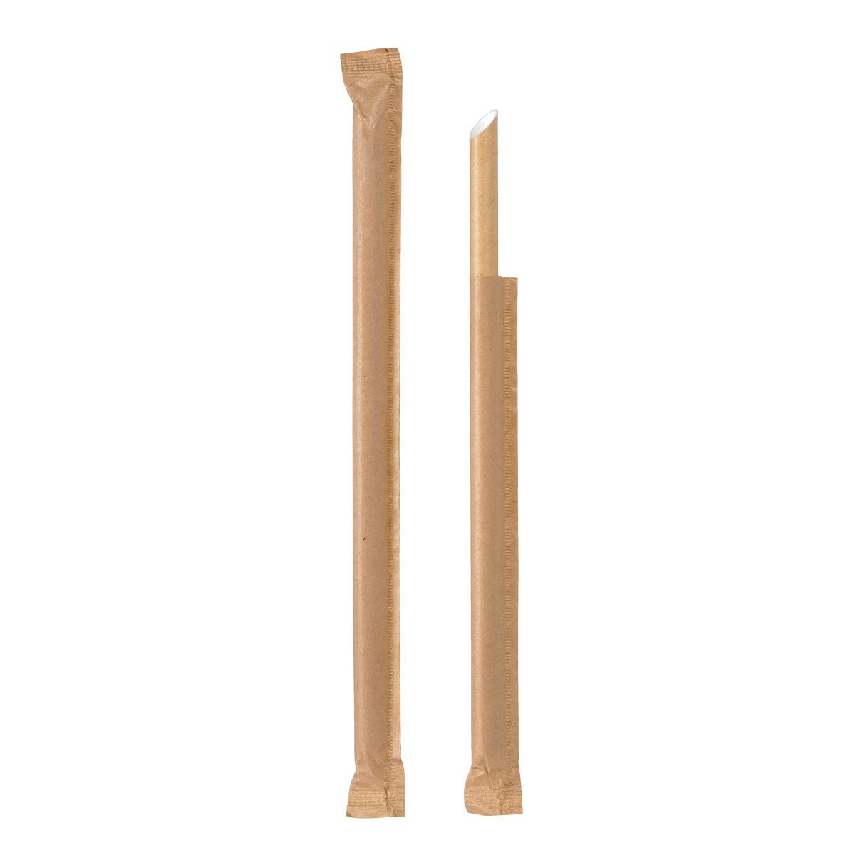 Ruskea Duni GmbH:n kääreessä oleva juomapilli, jossa on lävistyskärki FSC®-paperia (⌀10 mm, 230 mm), seisoo identtisen pillin vieressä, jonka pakkaus on osittain poistettu. Molemmat seisovat pystyasennossa valkoista taustaa vasten. Myydään 100 kappaleen pakkauksissa.