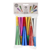 Nämä PAPSTAR trumpetit värilajitelmalla "Metallic" (18 cm, 6 kappaletta) PAPSTAR GmbH:lta tulevat läpinäkyvässä pakkauksessa - ihanteellinen juhlatarvikkeeksi. Etiketti yläpuolella näyttää tuotetiedot.