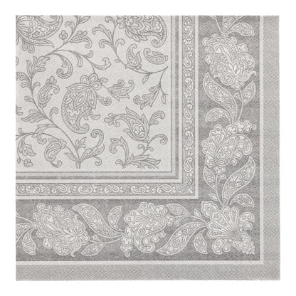 Grauer und weißer Flächenteppich mit Blumen- und Paisleymuster, dessen dekorative Bordüre die raffinierte Eleganz der PAPSTAR 50 Servietten "ROYAL Collection" 1/4-Falz 40 x 40 cm grau der PAPSTAR GmbH widerspiegelt. Das symmetrische Design bringt Raffinesse in jeden Raum.