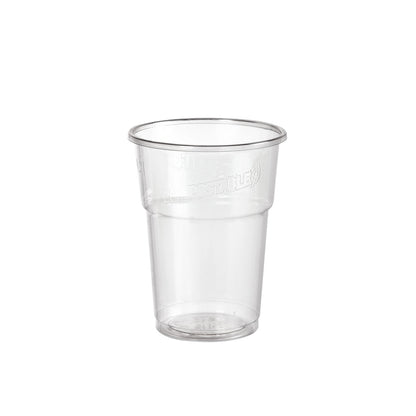 Duni GmbH:n lasi, PLA, täyttöviiva Läpinäkyvä PLA -kuppi on kirkas muovikuppi, jossa on sileä, lasimainen pinta ja hieman levenevä reuna, joka on kuvattu tyhjänä valkoisella taustalla.