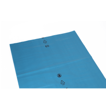 DEISS 20101 (650+550x1350 mm, tyyppi 100, sininen) EMIL DEISS KG:lta on suuri sininen muovikalvo, jossa on kierrätyssymboleja ja musta numero "65", joka on tarkoitettu kuljetukseen ja varastointiin. Kuvattu yksivärisellä valkoisella taustalla.