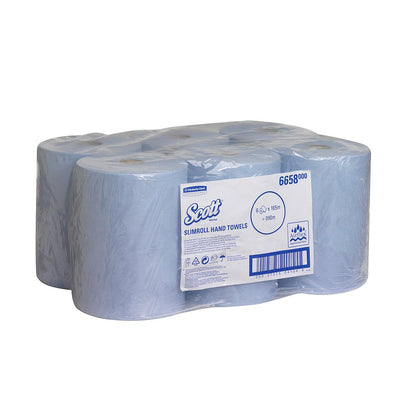 Eine Packung mit sechs Scott® Slimroll™ Handtüchern von Kimberly-Clark GmbH, platzsparende blaue Rollen in klarer Kunststoffhülle mit sichtbarem Produktetikett und Barcode auf der Vorderseite.