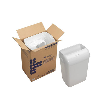 Kaksi valkoista Aquarius™ muovista roskakoria (Kimberly-Clark GmbH) seisoo yksinkertaista valkoista taustaa vasten: Yksi seisoo avoimen laatikon vieressä, toinen on osittain laatikossa ja vuorattu kirkkaalla roskapussilla.