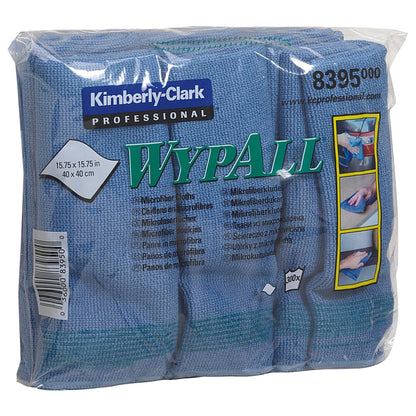 Läpinäkyvä muovipakkaus sisältää useita taiteltuja sinisiä WypAll® mikrokuituliinoja (40 x 40 cm) Kimberly-Clark GmbH:lta. Pakkauksessa on tuotetietoja ja kuvia puhdistuksesta.