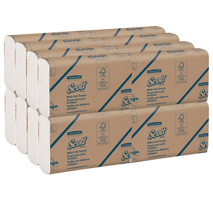 Kuusitoista valkoista, moninkertaisesti taitettua Scott® Käsipyyhkeet -pakkausta Kimberly-Clark GmbH:lta on siististi pinottu; jokaisessa pakkauksessa on 250 arkkia ja se on selkeästi brändätty - täydellinen hygieeniseen käsien kuivaamiseen.
