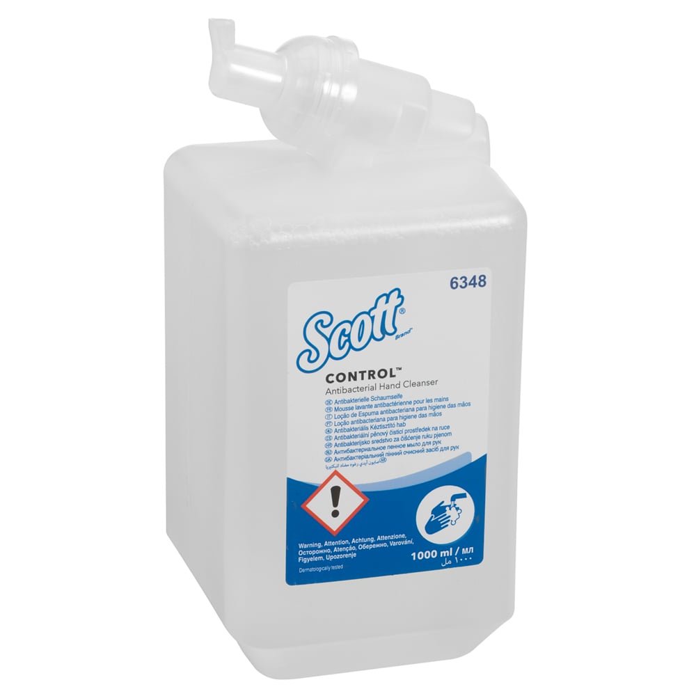Kimberly-Clark GmbH:n Scott® Anti Bac Foam Soapin läpinäkyvä 1 litran kasetti 6-pakkauksessa sisältää antibakteerista vaahtoa, joka on ihanteellinen hygieenisiin pesutiloihin, turva- ja käyttöohjeet etupuolella.