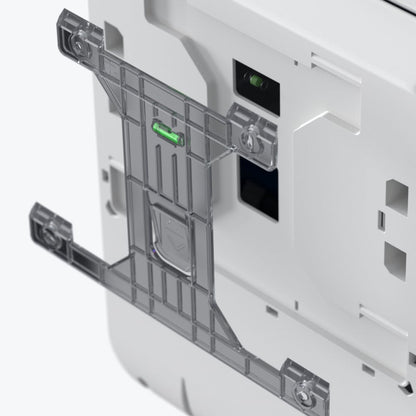 Lähikuva Kimberly-Clark Professional™ Icon™ Elektroninen No Touch - Loose Module - Rulla / Silver Mosaic Kimberly-Clark GmbH:ltä, jossa näkyy läpinäkyvä muovikiinnike, joka on kiinnitetty näkyvillä ruuveilla.