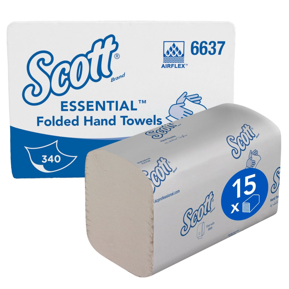 Yksi laatikko Scott® Essential™ Interfold käsipyyhkeitä (valkoinen, pieni) Kimberly-Clark GmbH:lta sisältää 15 pakettia, joissa kussakin on 340 arkkia, jotka on pinottu Scott-logolla varustetun laatikon viereen hygieenistä käsien kuivausta varten.