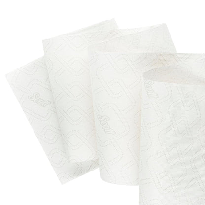 Kolme osaa valkoisista, kuvioiduista Scott® CONTROL EXTRA STRONG -käsipyyhkeistä Kimberly-Clark GmbH:lta (6 rullaa/laatikko) näkyvät päällekkäin, ja jokainen lehti on heikosti merkitty "Scott"-tekstillä, joka on esitetty valkoisella taustalla.