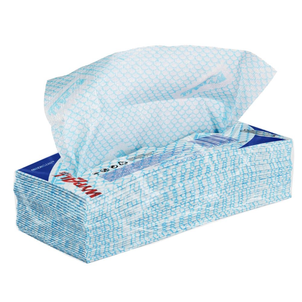 Kimberly-Clark GmbH:n WypAll® X50 pyyhepakkaus - Interfold (41,80 cm x 24,70 cm), sinivalkoisella kuviolla varustetut pyyhkeet, joista yksi on osittain vedetty esiin, yksivärisen valkoisen taustan edessä.
