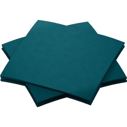 Yksi pino Duni GmbH:n Bio-Dunisoft-lautasliinoja 20 x 20 cm värissä dark teal on hienosti järjestetty ja hieman päällekkäin yksinkertaisella valkoisella taustalla.