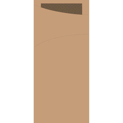 Duni GmbH:n ruskea, suorakulmainen SACCHETTO 190x85mm eco brown -pussi, jossa on pisteellinen rombikuvio, sijaitsee osittain kaarevien, persikanväristen muotojen takana yksivärisellä persikanvärisellä taustalla ja viittaa kestävään pakkaukseen ja ympäristöystävälliseen pussiin.