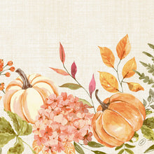 Kaksi oranssia kurpitsaa "Spicy Pumpkin" -designissa istuvat vaaleanpunaisten kukkien ja syksyn lehtien keskellä beigellä taustalla - tämä herkkä vesivärimalli parantaa Duni GmbH:n lautasliinoja 40x40 4-kerroksinen Klassik Spicy Pumpkin (pakkaus 50 kappaletta).