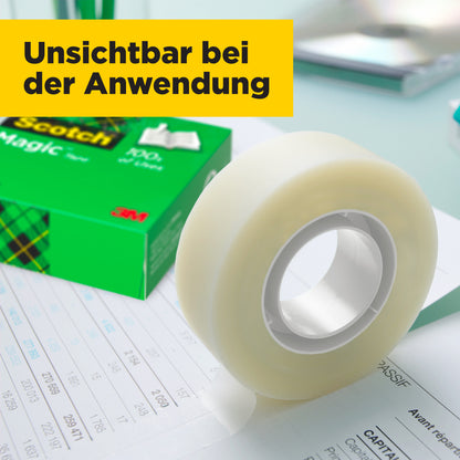 3M Deutschland GmbH:n Scotch® Magic™ Invisible Tape -rulla on asiakirjan päällä; taustalla näkyy vihreä etupakkaus, jossa on 24 rullaa (19 mm x 33 m). Keltainen banneri: "Näkymätön käytössä.
