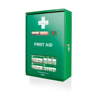 Cederroth-ensiapukaappi kaksiosaisella ovella Orkla Wound Care AB:ltä on vihreä ensiapukaappi metallista (L 385 x K 575 x S 170 mm) valkoisella ristillä, avainlukolla, tuoteikkunoilla ja kuvitetulla ohjeella etupuolella.