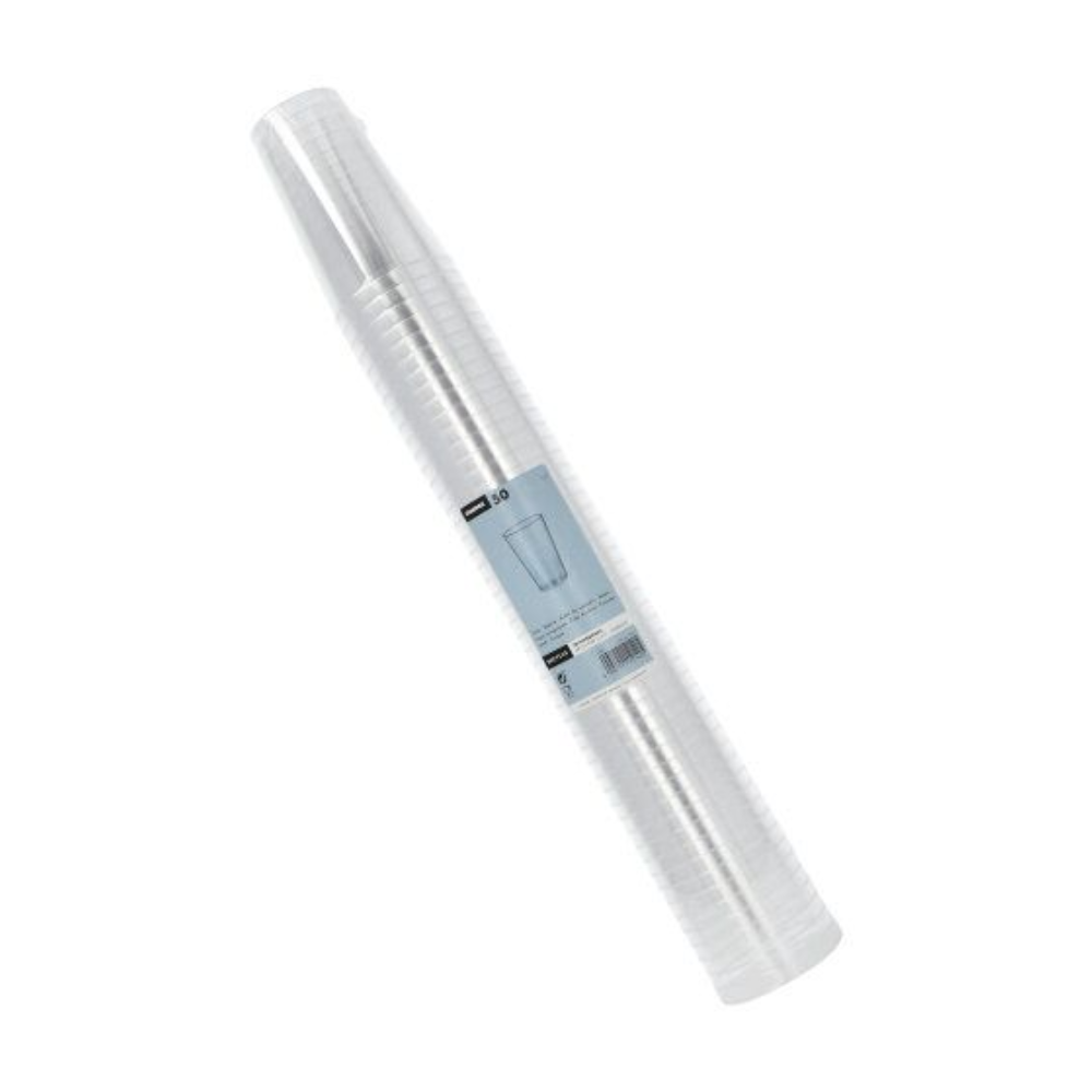 Läpinäkyvien Starpak-muovimukien pino, pakattuna läpinäkyvään pakkaukseen, jossa on sininen etiketti, jossa ilmoitetaan 50 mukia.