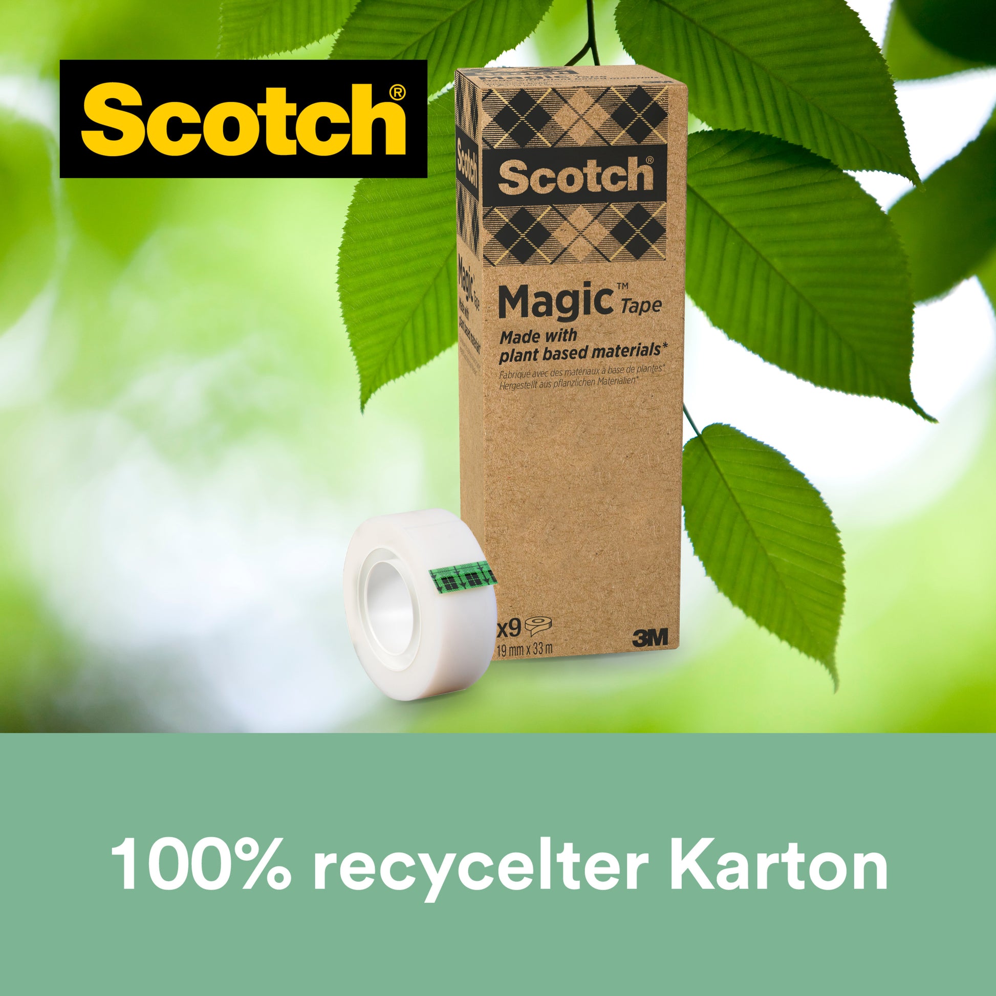 Eine Packung Scotch® Magic™ Klebeband 900-1933-9 von 3M, mit 66 % pflanzlichem Klebstoff (19 mm x 33 m, 9 Rollen), liegt neben einer Rolle Tape; grüne Blätter und "100% recycelter Karton" sind auf grünem Hintergrund abgebildet.