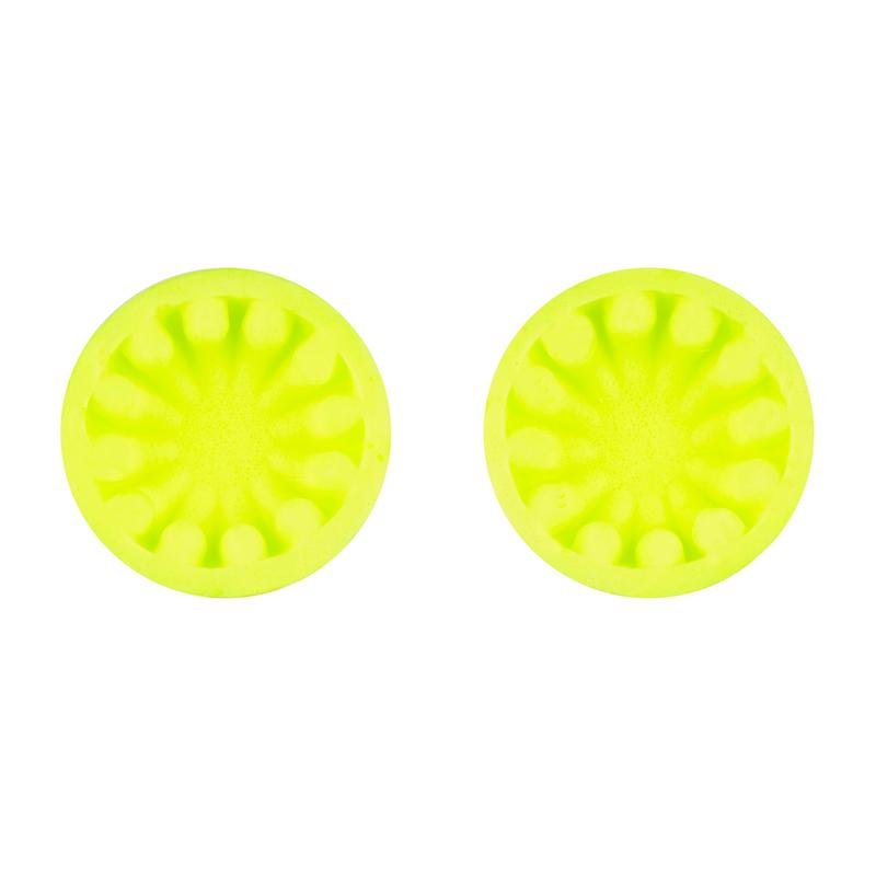 Kaksi identtistä pyöreää 3M™ E-A-Rsoft™ FX™ -korvatulppaa, valmistettu pehmeästä polyuretaanivaahdosta, keltainen, SNR 37 dB, 3M Deutschland GmbH:lta, on kuvattu valkoisella taustalla melusuojaksi meluisassa ympäristössä.